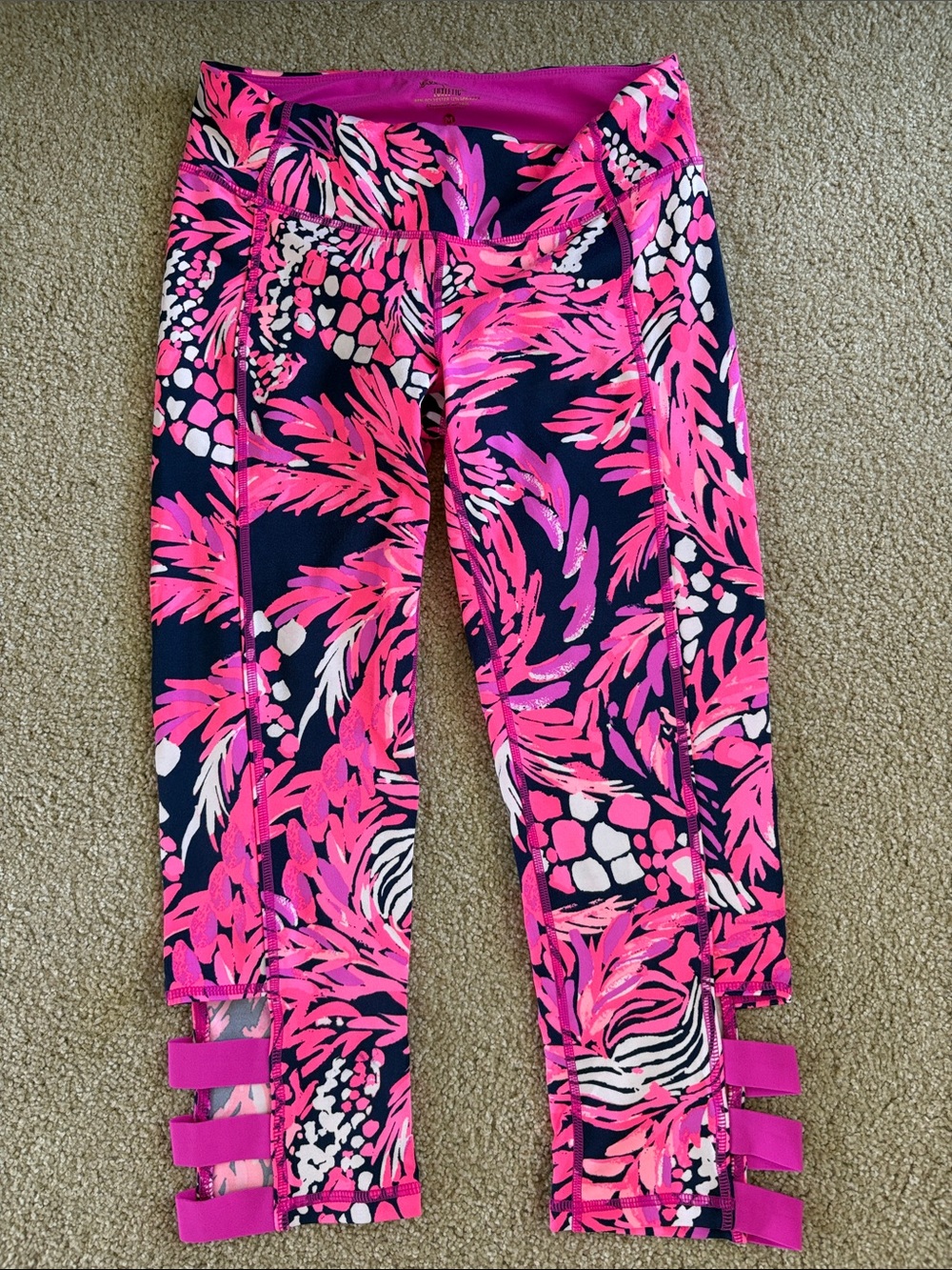 Lilly Pulitzer UPF50+ Weekender Cropped Leggings Pink & Navy Tropical Print